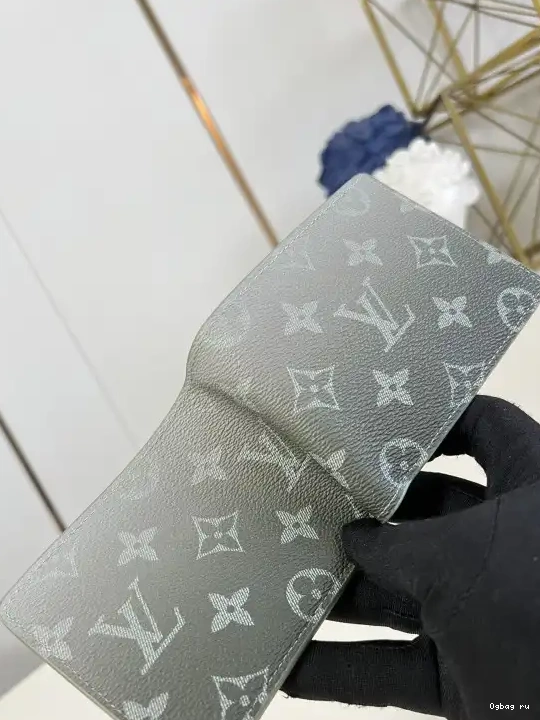 MULTIPLE WALLET-11.5*9*1.5cm LOUIS VUITTON 0424